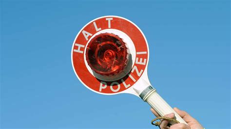 Bei einer Polizeikontrolle gilt: Ruhe bewahren